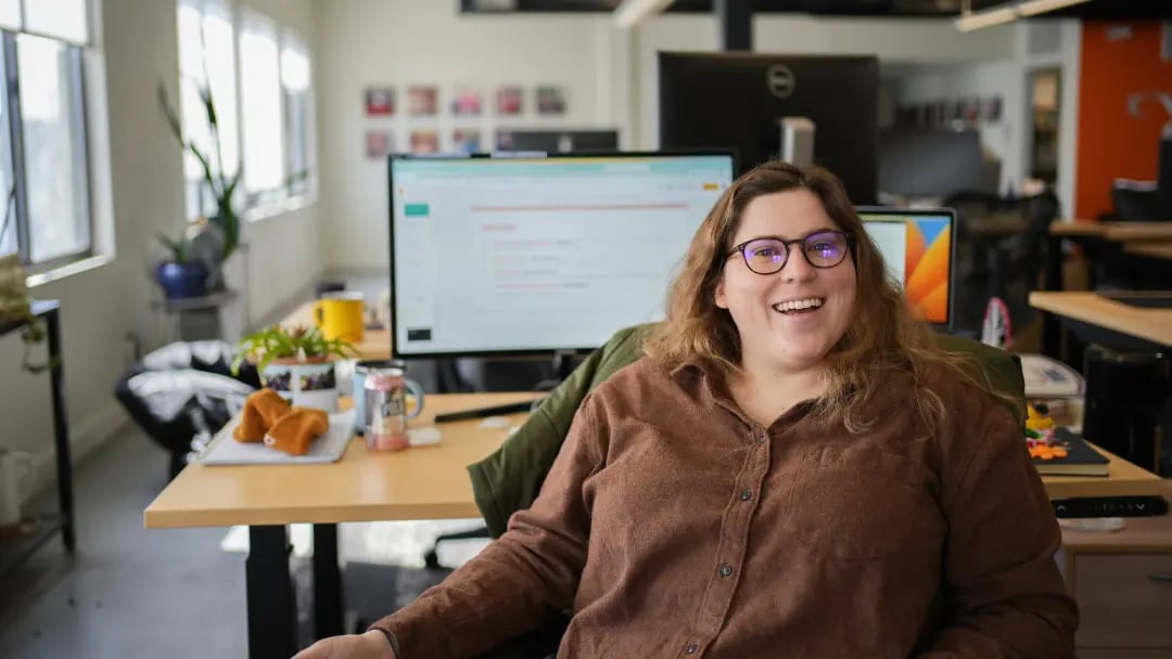 raka-about-page-lauren-at-desk-min